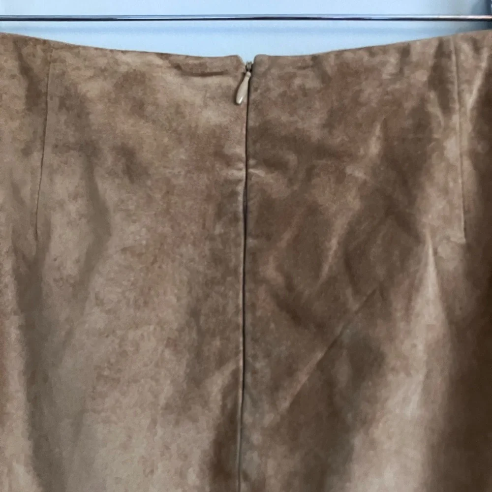 LORD & TAYLOR Vintage Tan Leather Scalloped Hem Embroidered Pencil Skirt Size 14 - Picture 6 of 12